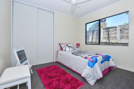 Photo of property in 5 Avonleigh Road, Green Bay, Auckland, 0604