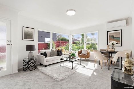 Photo of property in 1/33 Knightsbridge Drive, Forrest Hill, Auckland, 0620