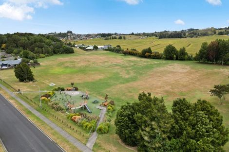 Photo of property in 74 Ayrshire Drive, Grandview Heights, Hamilton, 3200