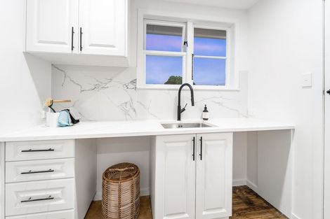 Photo of property in 15 Posa Avenue, Henderson, Auckland, 0612