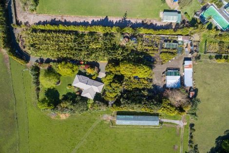 Photo of property in 450 Waitakere Road, Taupaki, Henderson, 0782
