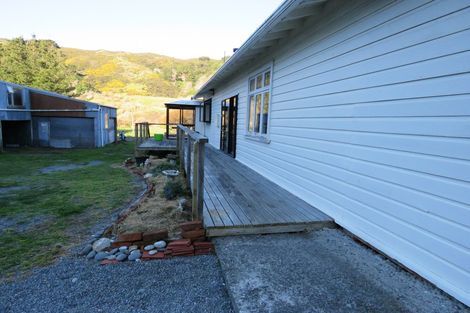 Photo of property in 498 Makara Road, Makara, Karori, 6972