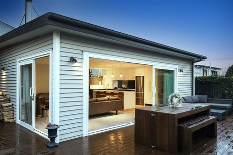 Photo of property in 215 Springfield Road, St Albans, Christchurch, 8014