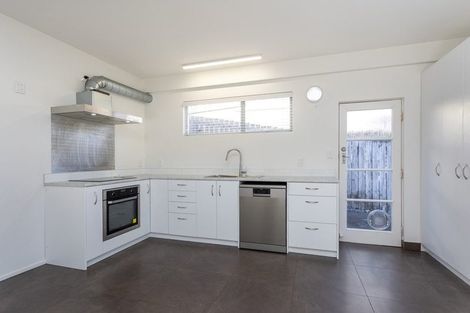 Photo of property in 1/25 Brunton Place, Glenfield, Auckland, 0629