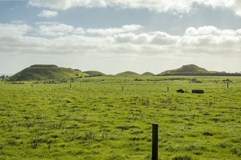 Photo of property in 22 Pungarehu Road, Pungarehu, 4685