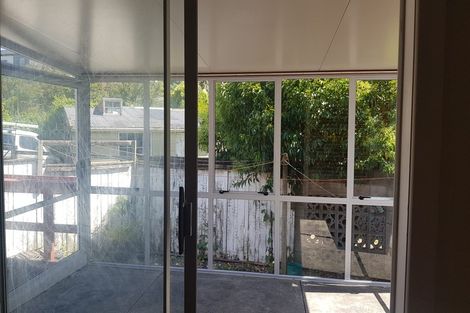 Photo of property in 28 Camellia Place, Mount Roskill, Auckland, 1041