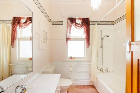 Photo of property in 19 Brightwater Terrace, Terrace End, Palmerston North, 4410