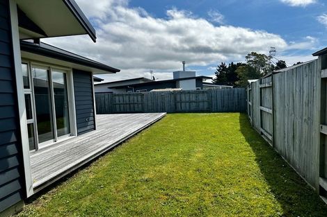 Photo of property in 89 Johnstone Drive, Fitzherbert, Palmerston North, 4410