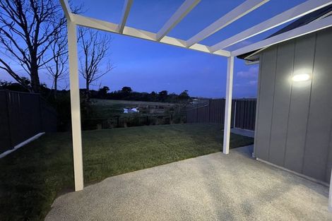 Photo of property in 16 Koreke Close, Kenepuru, Porirua, 5022