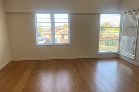 Photo of property in 119 Shakespeare Road, Milford, Auckland, 0620