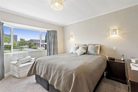 Photo of property in 2 Aitchison Place, Levin, 5510