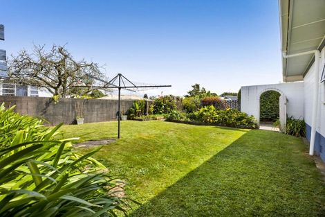 Photo of property in 15 Kauri Street, Inglewood, 4330