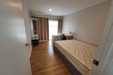 Photo of property in 2/24 Kentigern Close, Pakuranga, Auckland, 2010