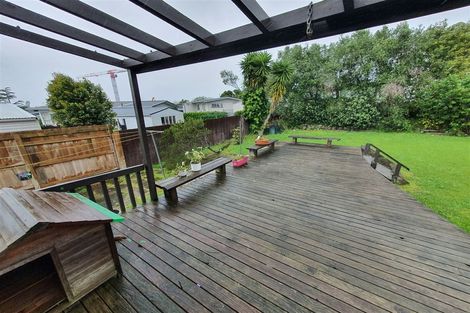 Photo of property in 17 Bodi Place, Te Atatu South, Auckland, 0610