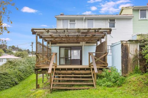 Photo of property in 21 York Place, Cannons Creek, Porirua, 5024