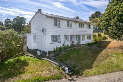 Photo of property in 1a-b Devon Place, Cannons Creek, Porirua, 5024