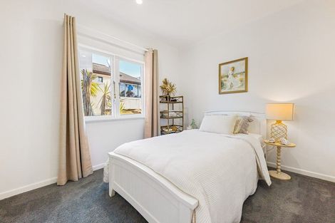 Photo of property in 1/150 East Coast Road, Forrest Hill, Auckland, 0620