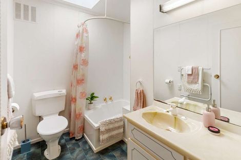 Photo of property in 73 Parkes Avenue, Saint Johns Hill, Whanganui, 4501