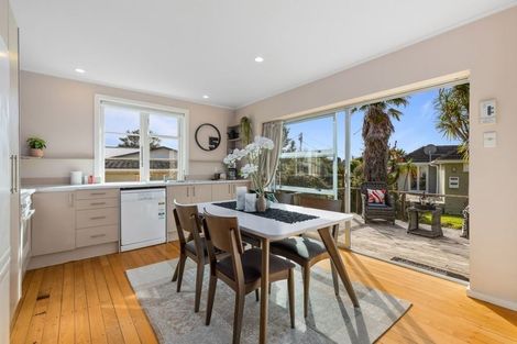 Photo of property in 35 Philomel Crescent, Bayswater, Auckland, 0622