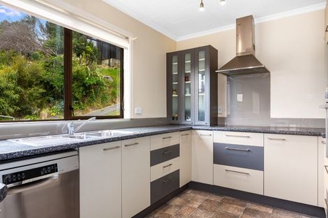 Photo of property in 31 Bayview Road, Paremata, Porirua, 5024