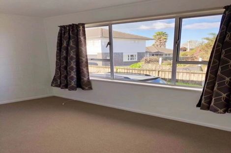 Photo of property in 1/96 Chivalry Road, Glenfield, Auckland, 0629