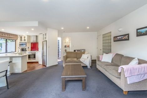 Photo of property in 2/135 Fendalton Road, Fendalton, Christchurch, 8052