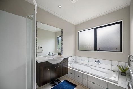 Photo of property in 3 Ambassador Glade, Orewa, 0931