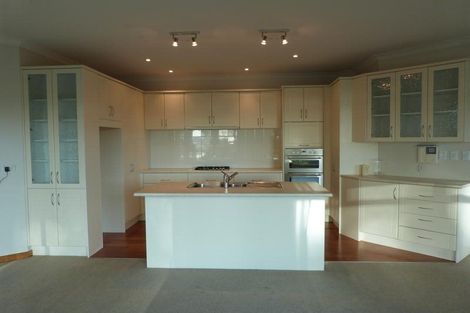 Photo of property in 12 Barnsley Place, Henderson, Auckland, 0612