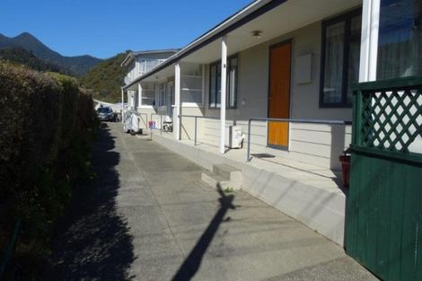 Photo of property in 60 Broadway, Picton, 7220