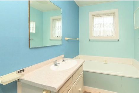 Photo of property in 92 Lowry Avenue, Redwood, Christchurch, 8051