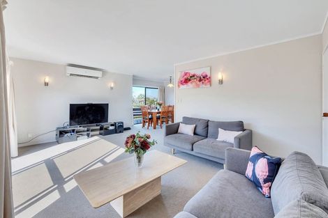 Photo of property in 1/2a Carlisle Road, Browns Bay, Auckland, 0630