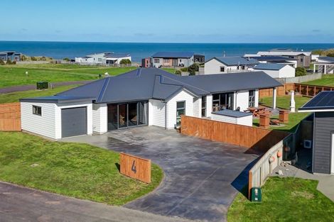 Photo of property in 4 Rosemount Road, Waverley, 4591