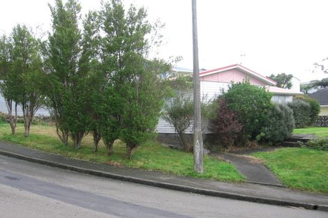 Photo of property in 12 Bellringer Crescent, Newlands, Wellington, 6037