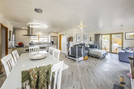 Photo of property in 2/13 Phoenix Place, Papatoetoe, Auckland, 2025