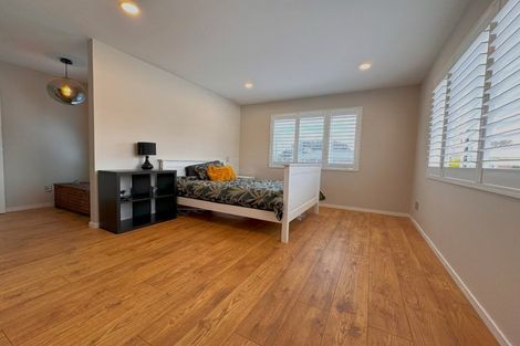 Photo of property in 17a Lake Pupuke Drive, Takapuna, Auckland, 0622