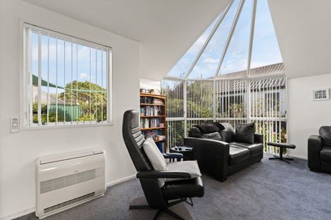 Photo of property in 2 Kings Avenue, South Dunedin, Dunedin, 9012