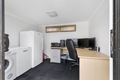 Photo of property in 6 Humphries Place, Awapuni, Palmerston North, 4412