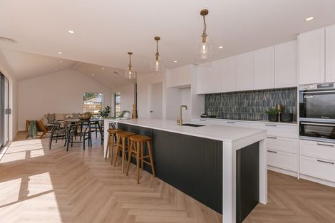 Photo of property in 5 Corsica Court, Fitzherbert, Palmerston North, 4410