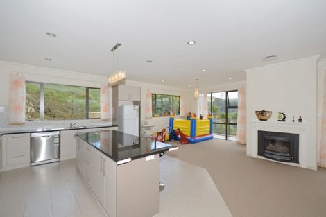 Photo of property in 15 Swain Grove, Riverstone Terraces, Upper Hutt, 5018