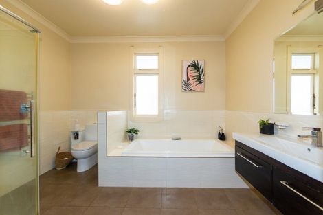 Photo of property in 15 Latham Street, Napier South, Napier, 4110