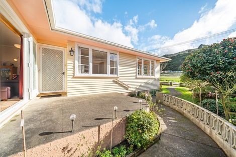 Photo of property in 28 Golf Road, Manor Park, Lower Hutt, 5019