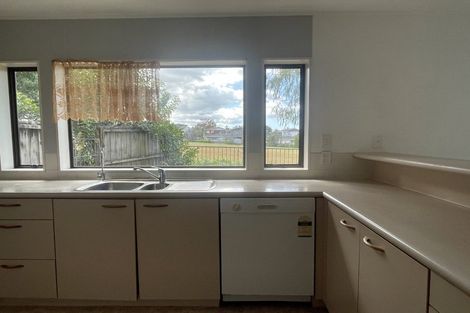 Photo of property in 4 Heversham Place, Glendene, Auckland, 0602