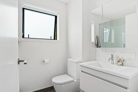 Photo of property in 9/35 Garadice Road, Rothesay Bay, Auckland, 0630