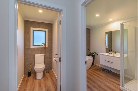 Photo of property in 30 Ohau Gravels Way, Ohau, Levin, 5570