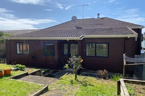 Photo of property in 2/31 Sunderlands Road, Half Moon Bay, Auckland, 2012