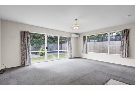 Photo of property in 2/86 Aorangi Road, Bryndwr, Christchurch, 8053