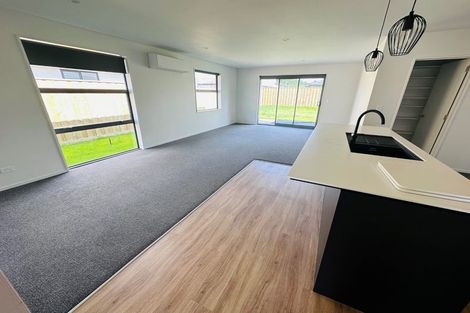 Photo of property in 32 Eileen Way, Rolleston, 7615