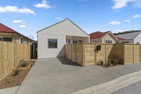 Photo of property in 4/5 Westminster Road, Wainuiomata, Lower Hutt, 5014
