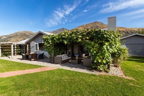 Photo of property in 4 Mcivor Lane, Lake Hayes, Queenstown, 9304