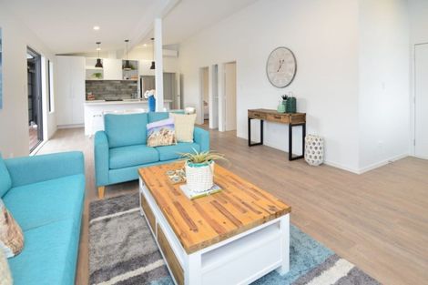 Photo of property in 33a Doment Crescent, Orewa, 0931